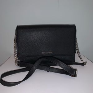 EUC Black Michael Kors Crossbody Bag♥️